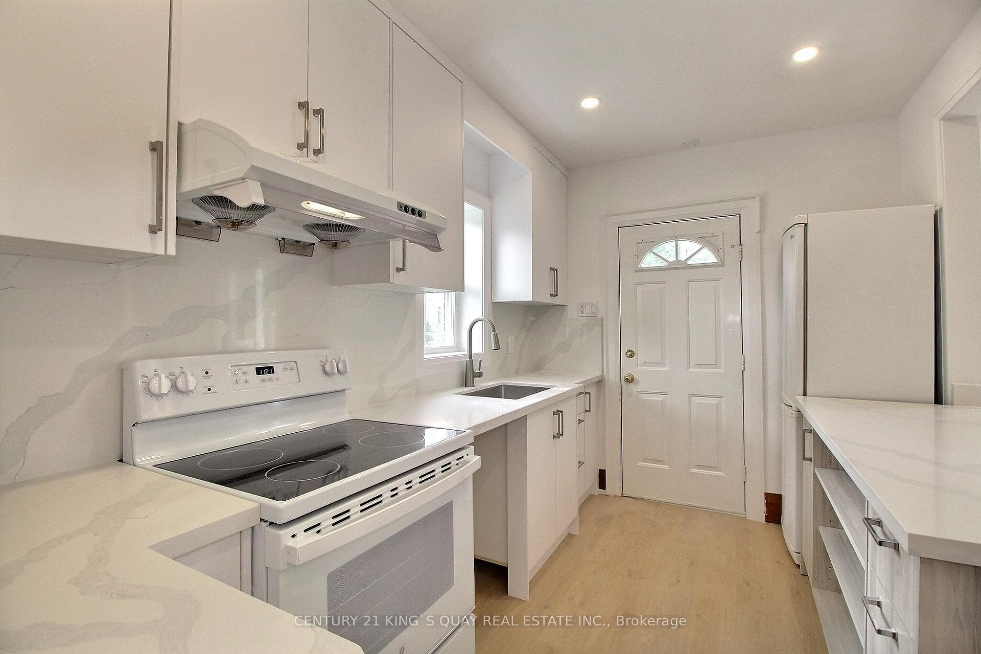 224 Lawrence Avenue photo 3