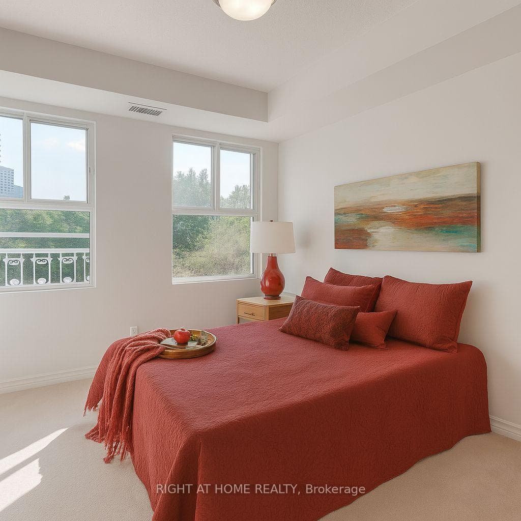 18 Concorde Place Unit 307 photo 9
