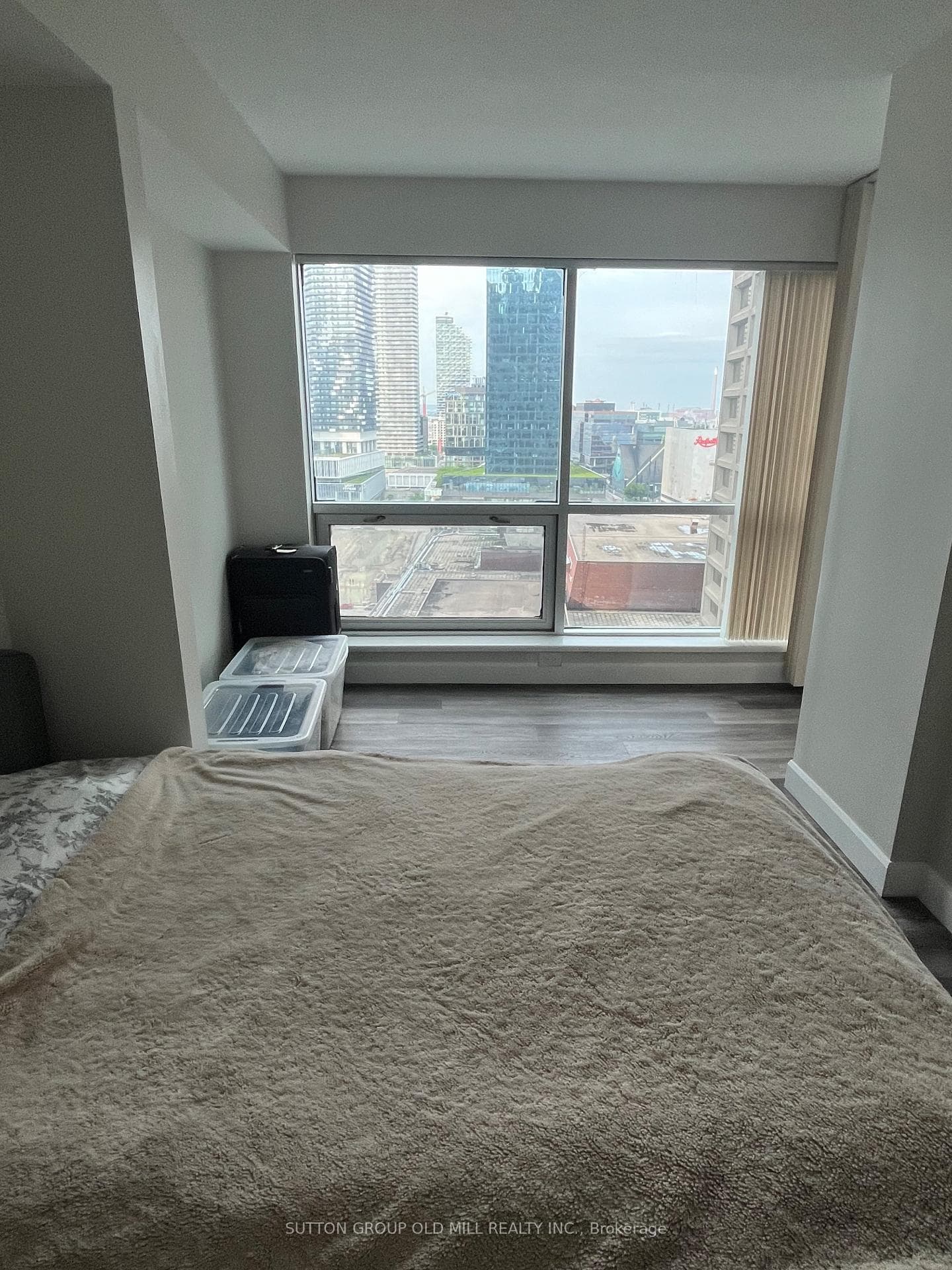 10 Yonge Street Unit 1909 photo 12