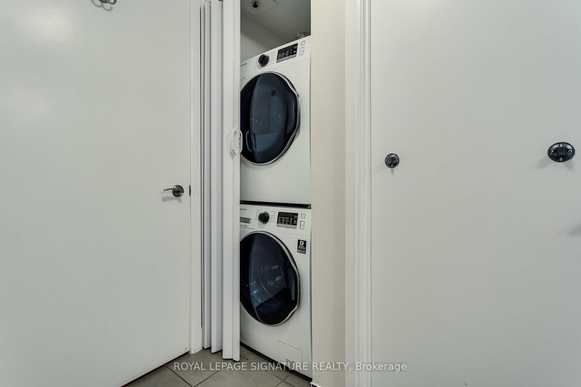 2191 Yonge Street Unit 910 photo 26