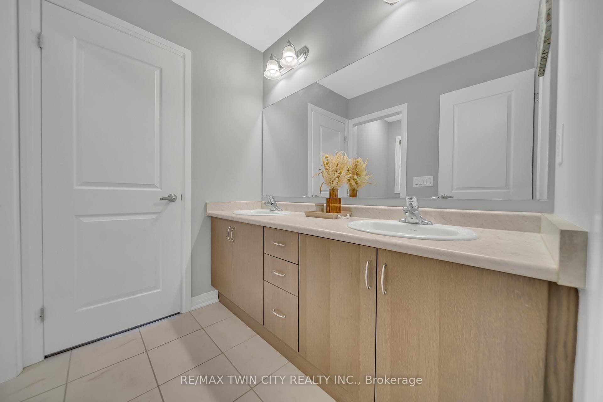3rd Full 4pc Washroom shared among 2 other bedroom
