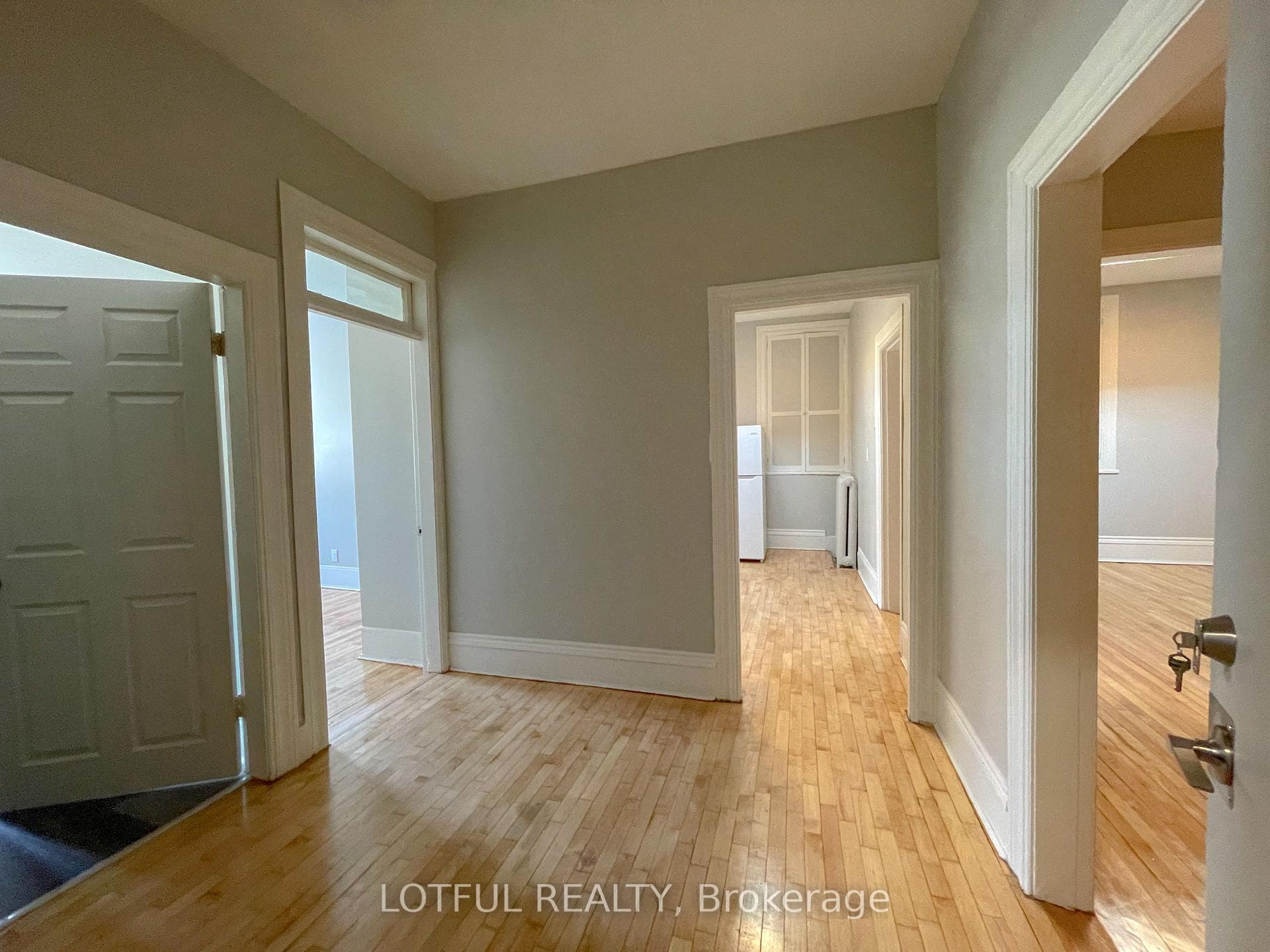 4 1/2 Russell Street Unit 4 photo 2