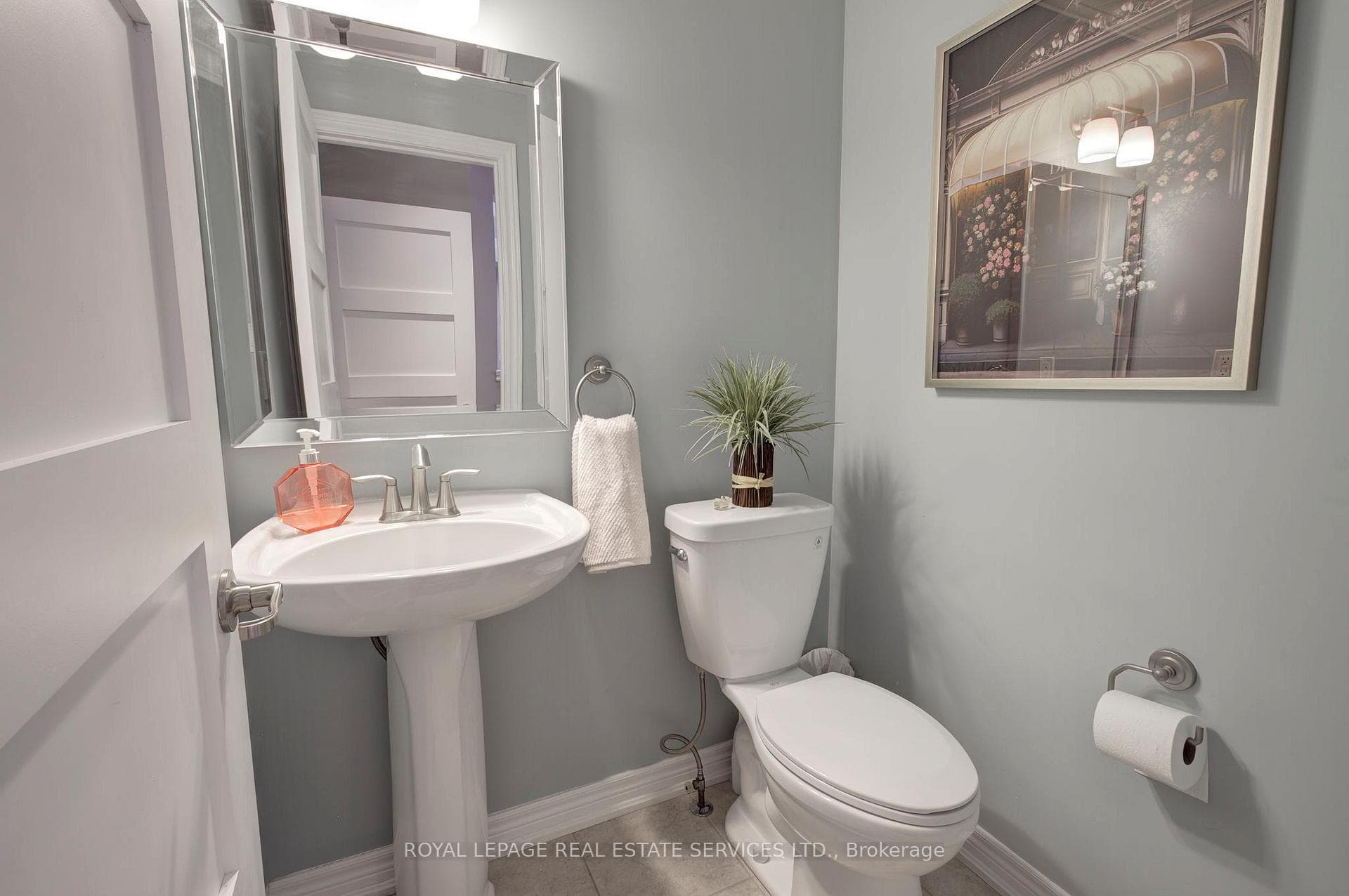 3229 Saltaire Crescent photo 18