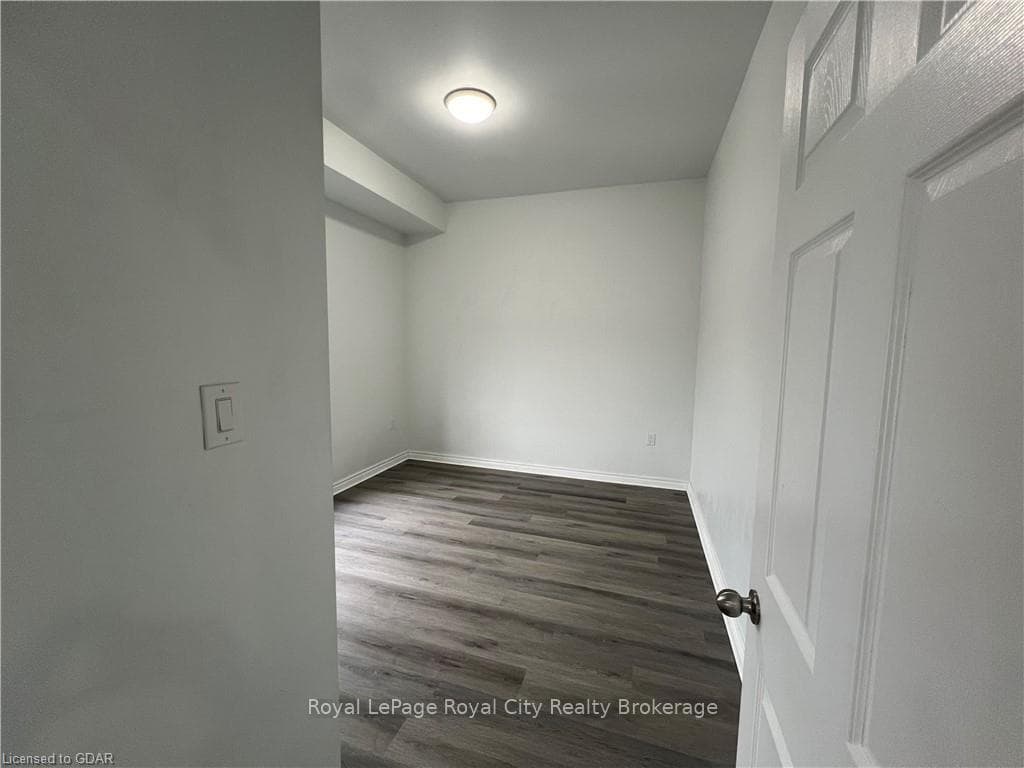 71 VICTORIA Street Unit 305 photo 8