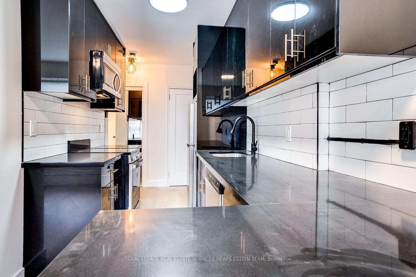 420 Eglinton Avenue Unit 301 photo 6
