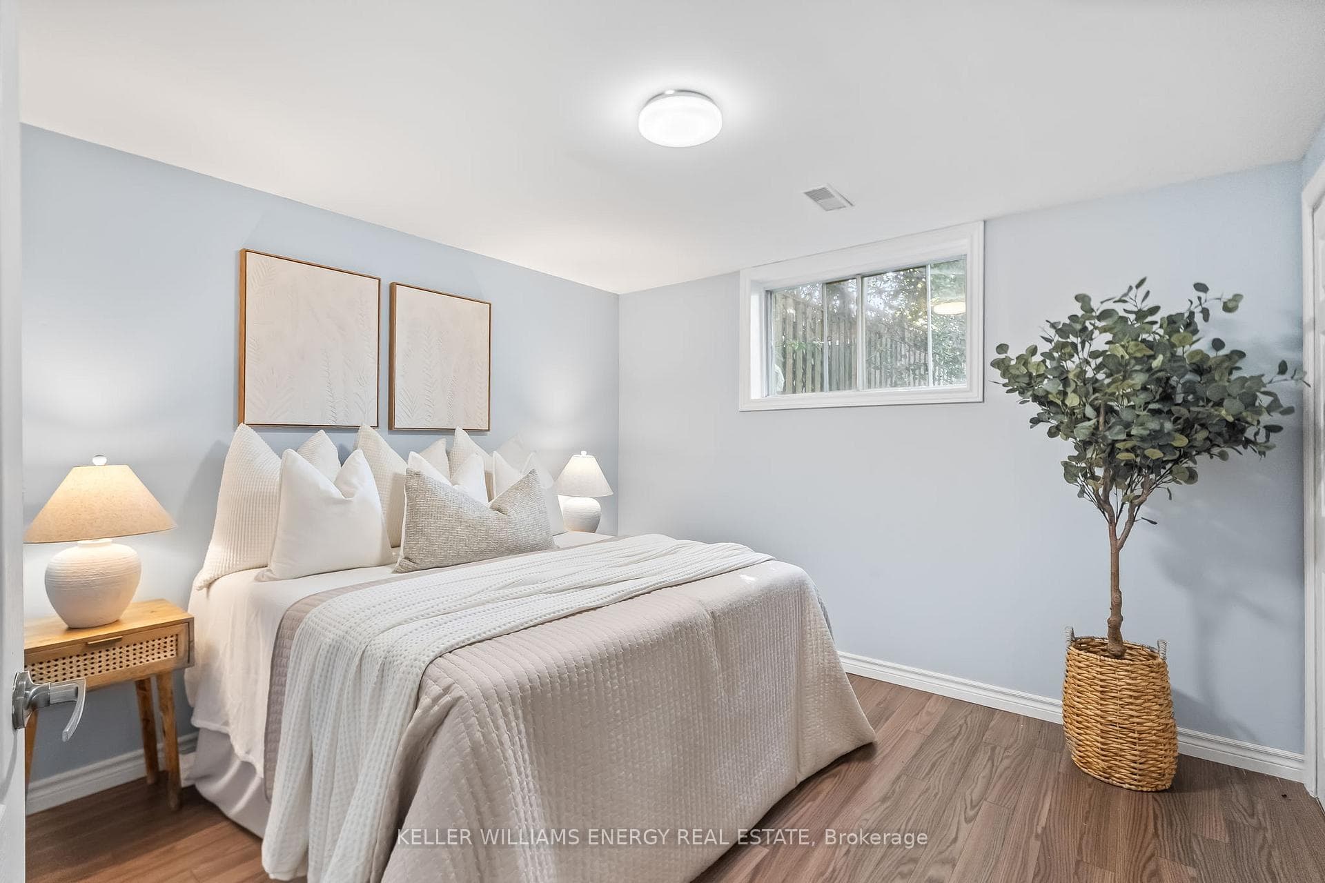 6 Fairbairn Court photo 31