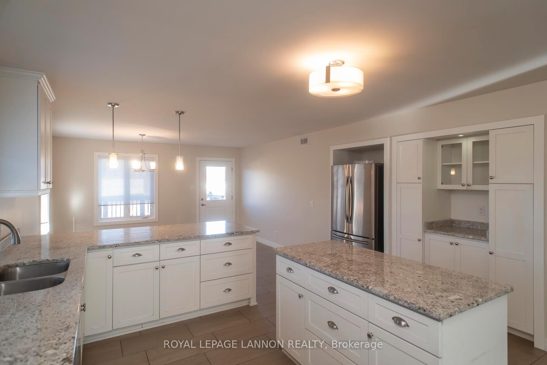 405 SOUTH CREEK Square photo 9