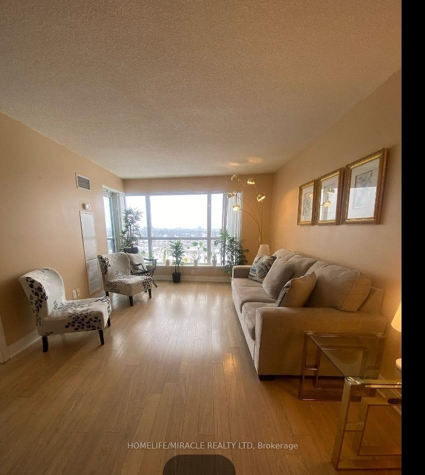 135 Village Green Square Unit 1515 photo 2