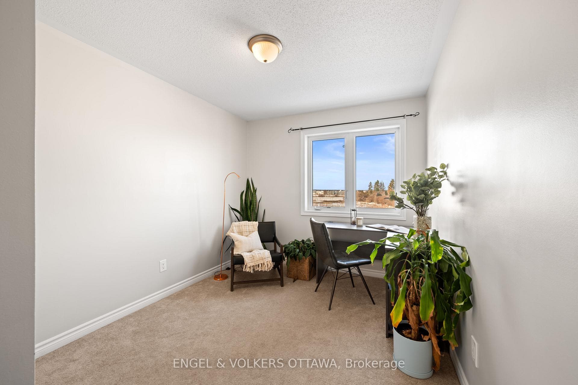 719 Maloja Way photo 31