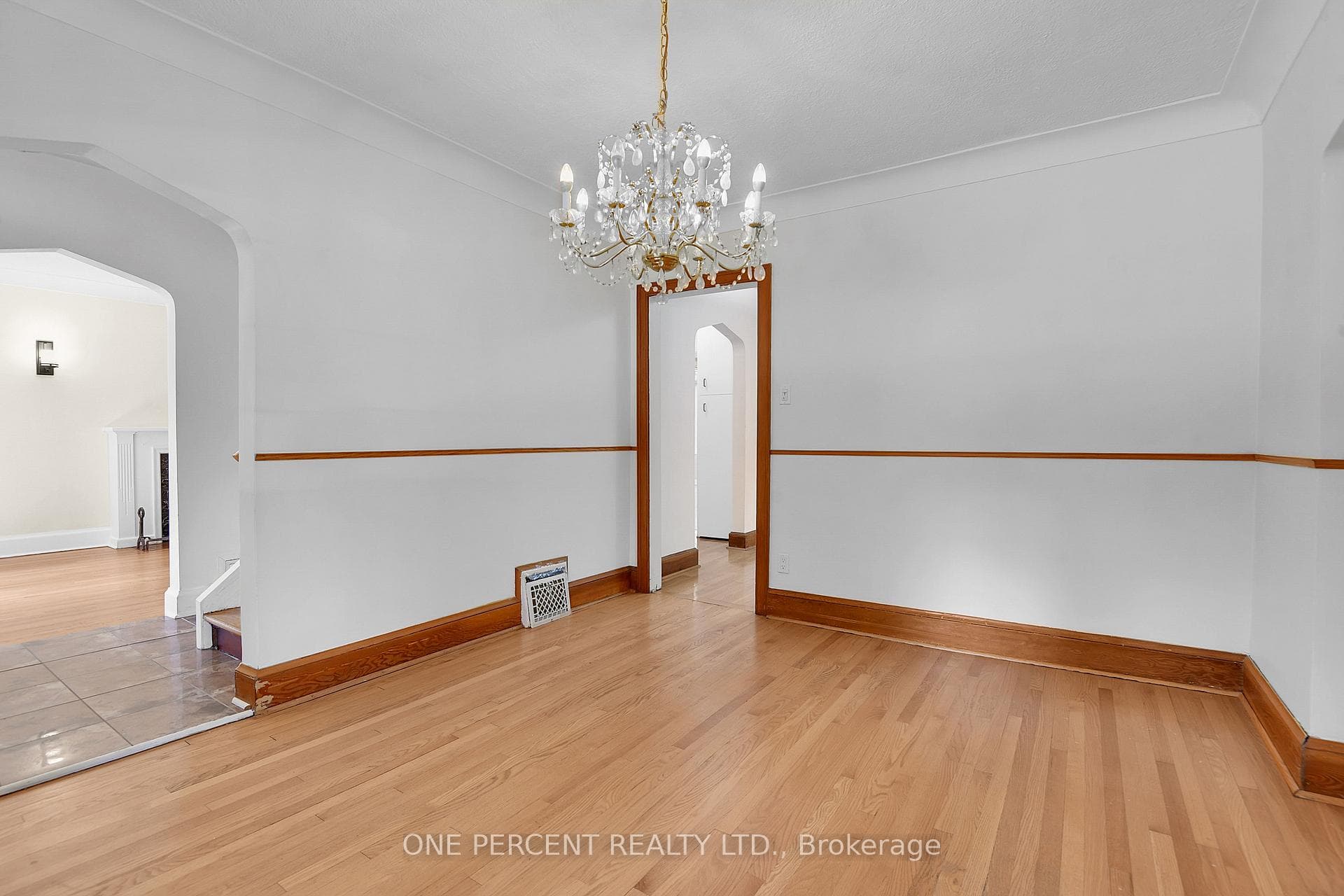 705 Parkdale Avenue photo 9