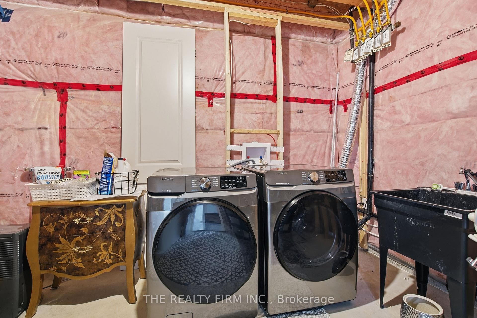 Stainless laundry (can be relocated upstairs)