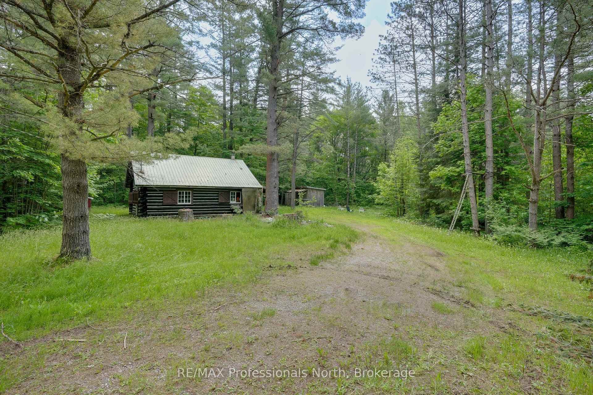 2330 Fraserburg Road photo 14