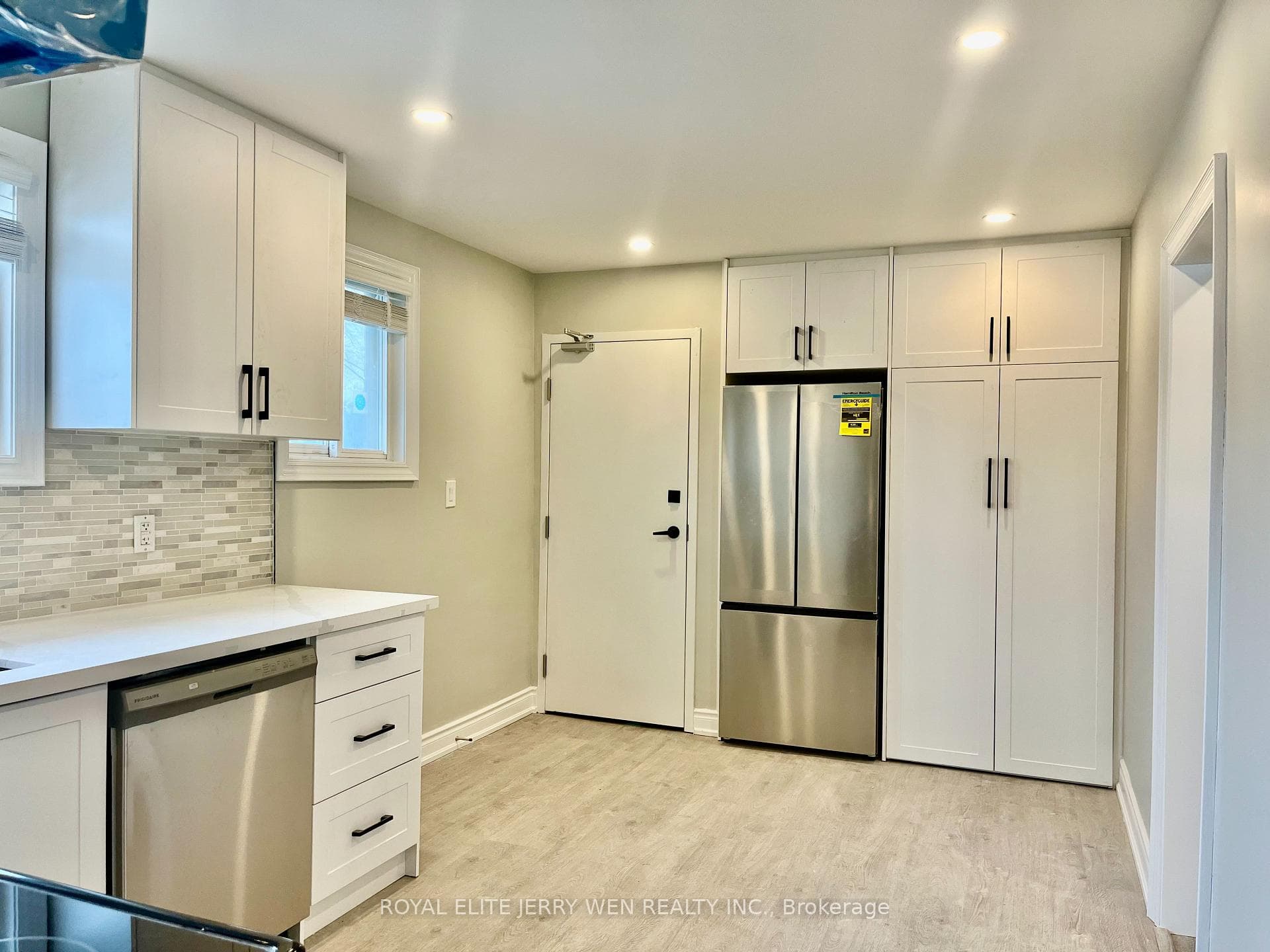 228 Silverbirch Drive Unit Upper photo 2