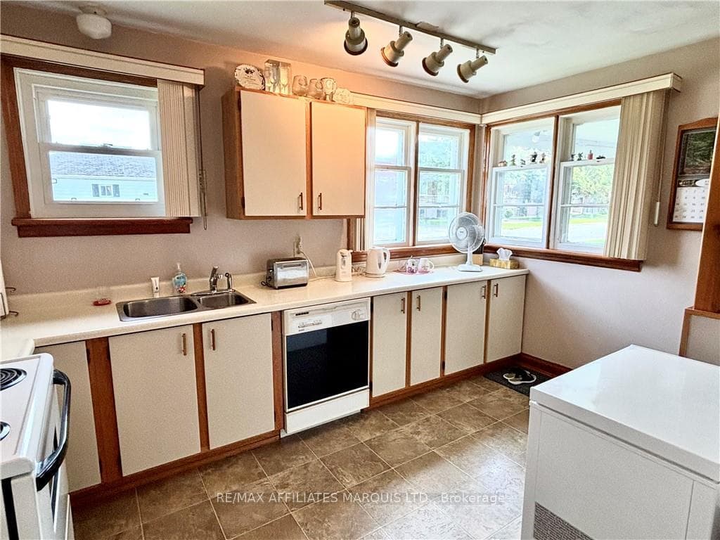 837 SECOND Street photo 15