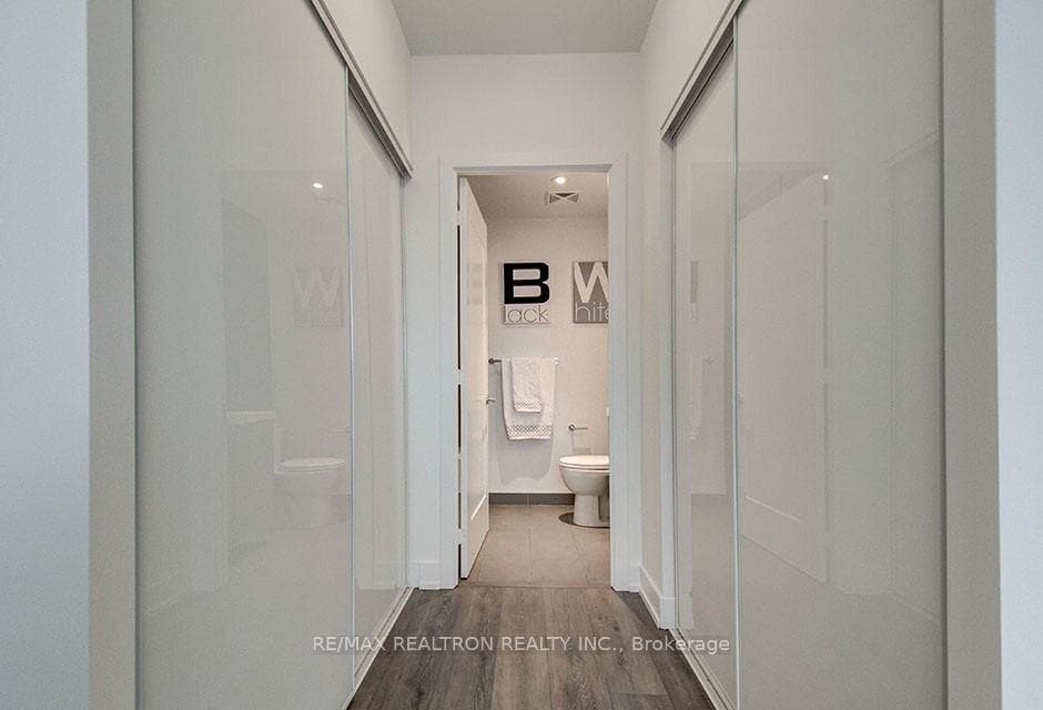 575 Bloor Street Unit 2208 photo 18