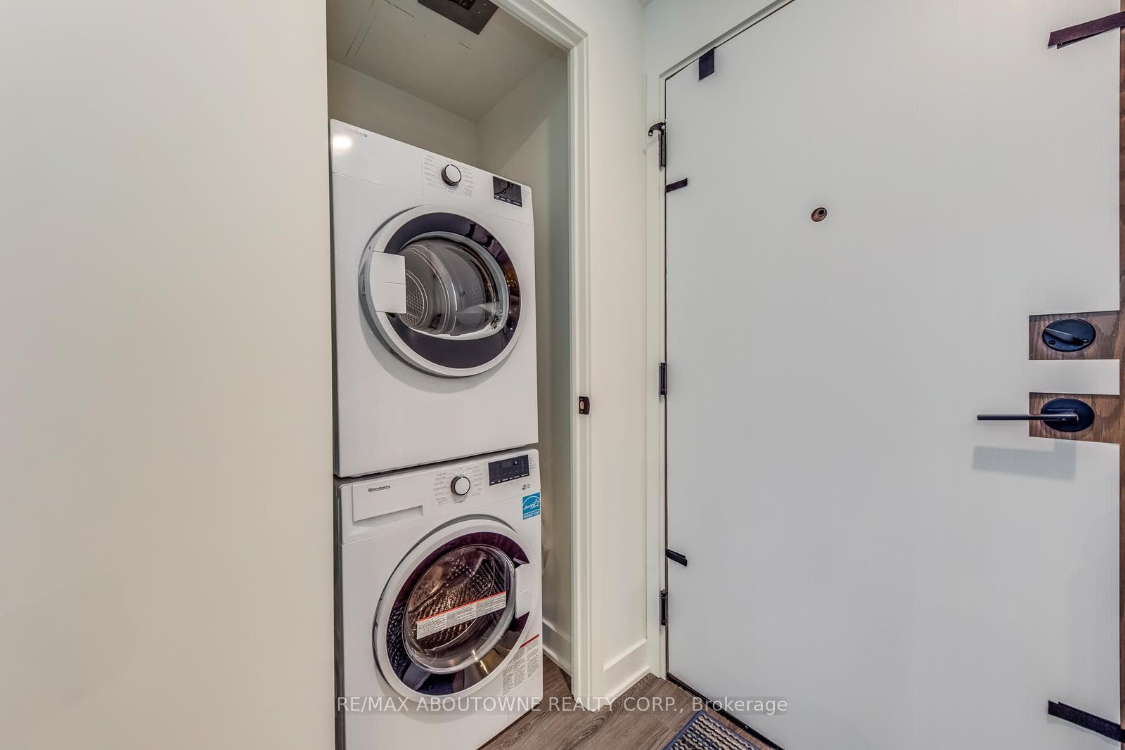 55 Charles Street Unit 1807 photo 23