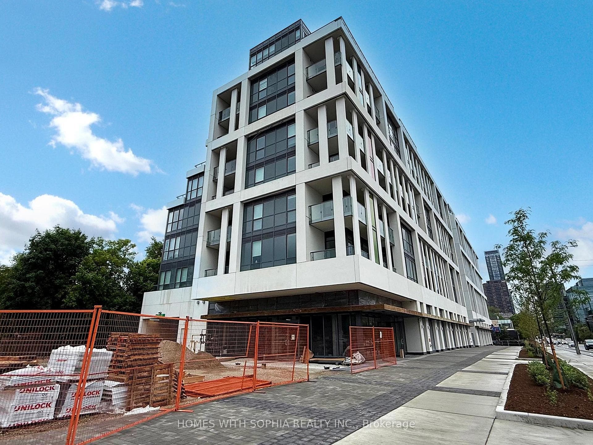 Building 181 Sheppard Ave E