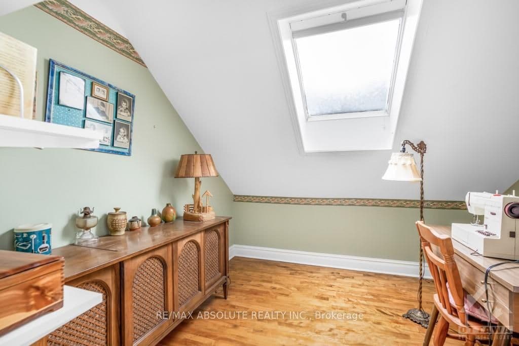 304 STEWART Street photo 19