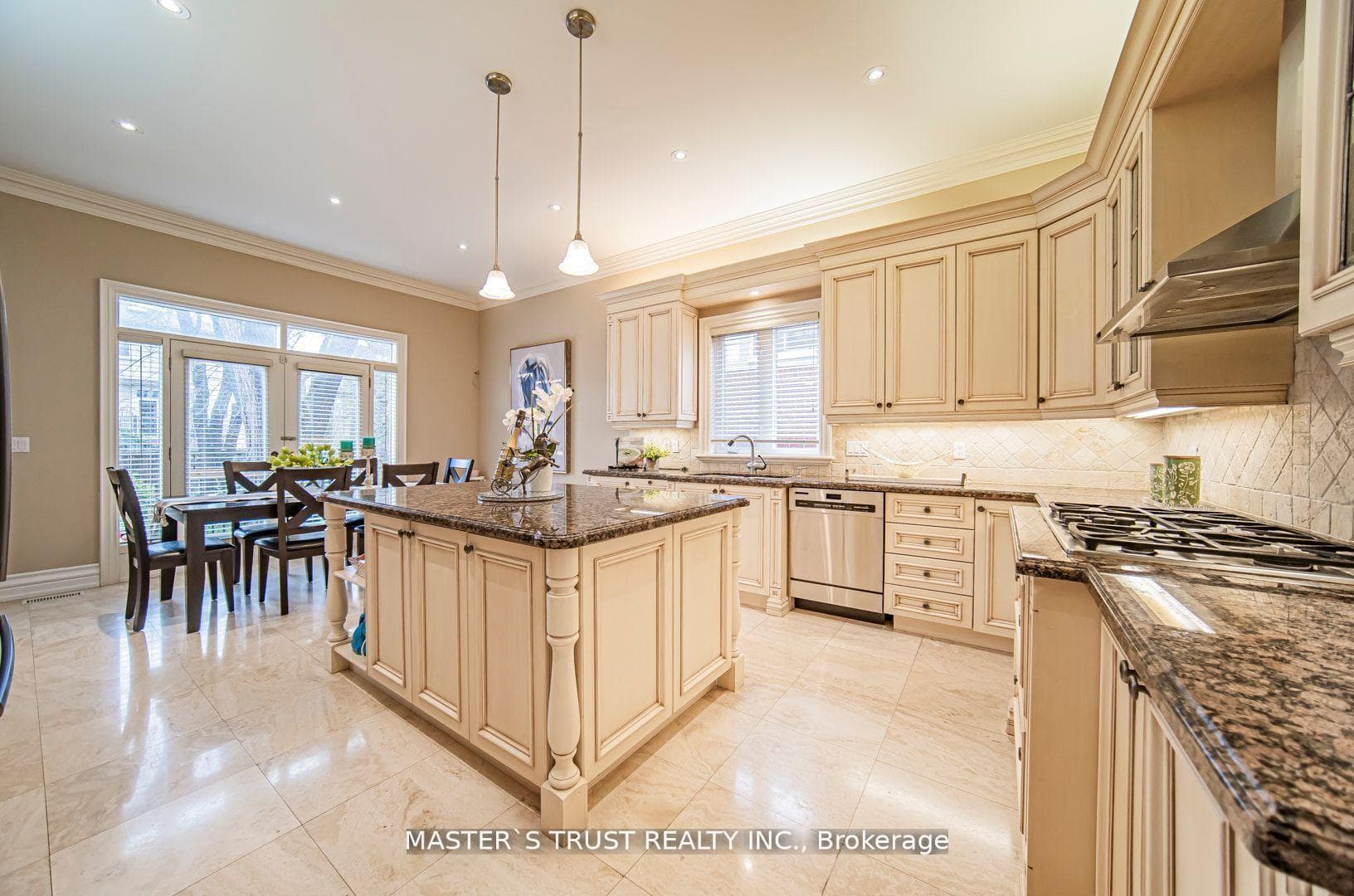 322B Empress Avenue photo 14