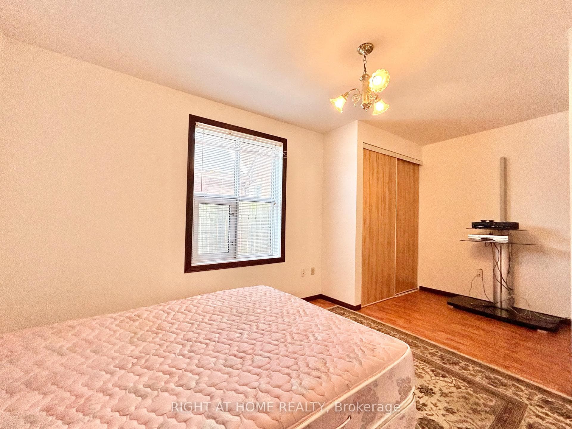 9 Oak Avenue photo 13