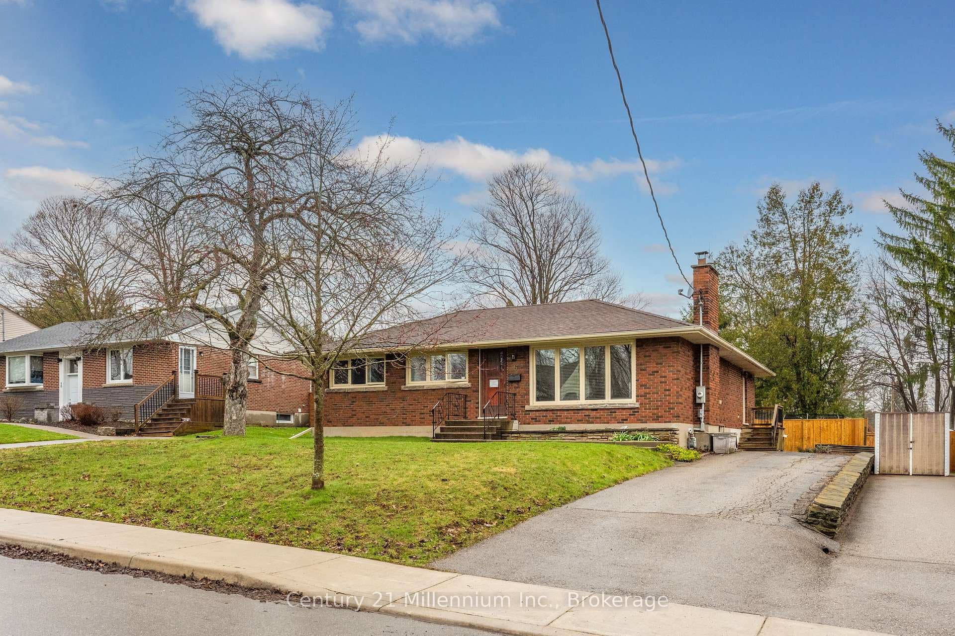 6 EARLSCOURT Crescent photo 1