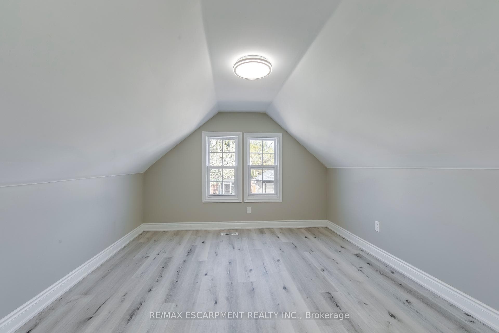 176 Garside Avenue photo 21