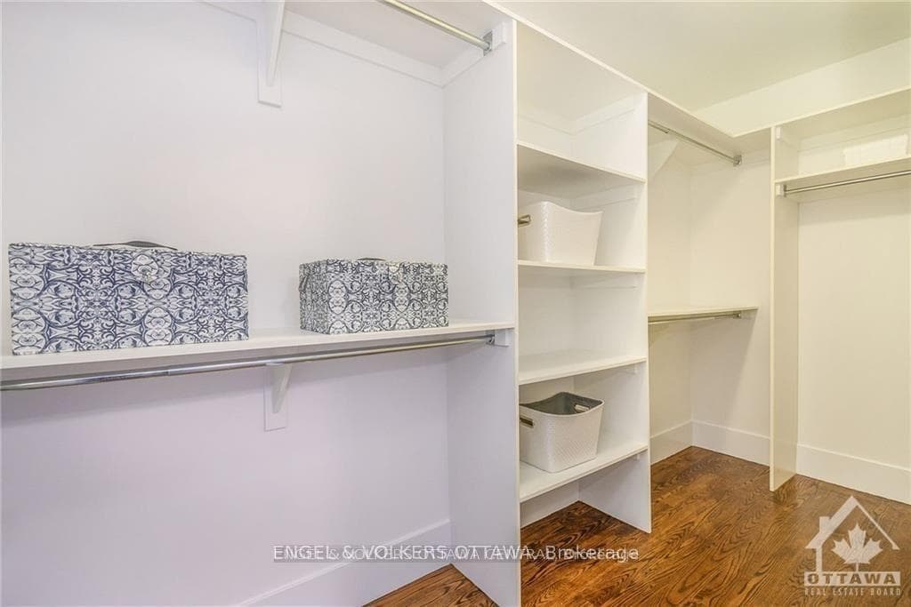 walk in closet