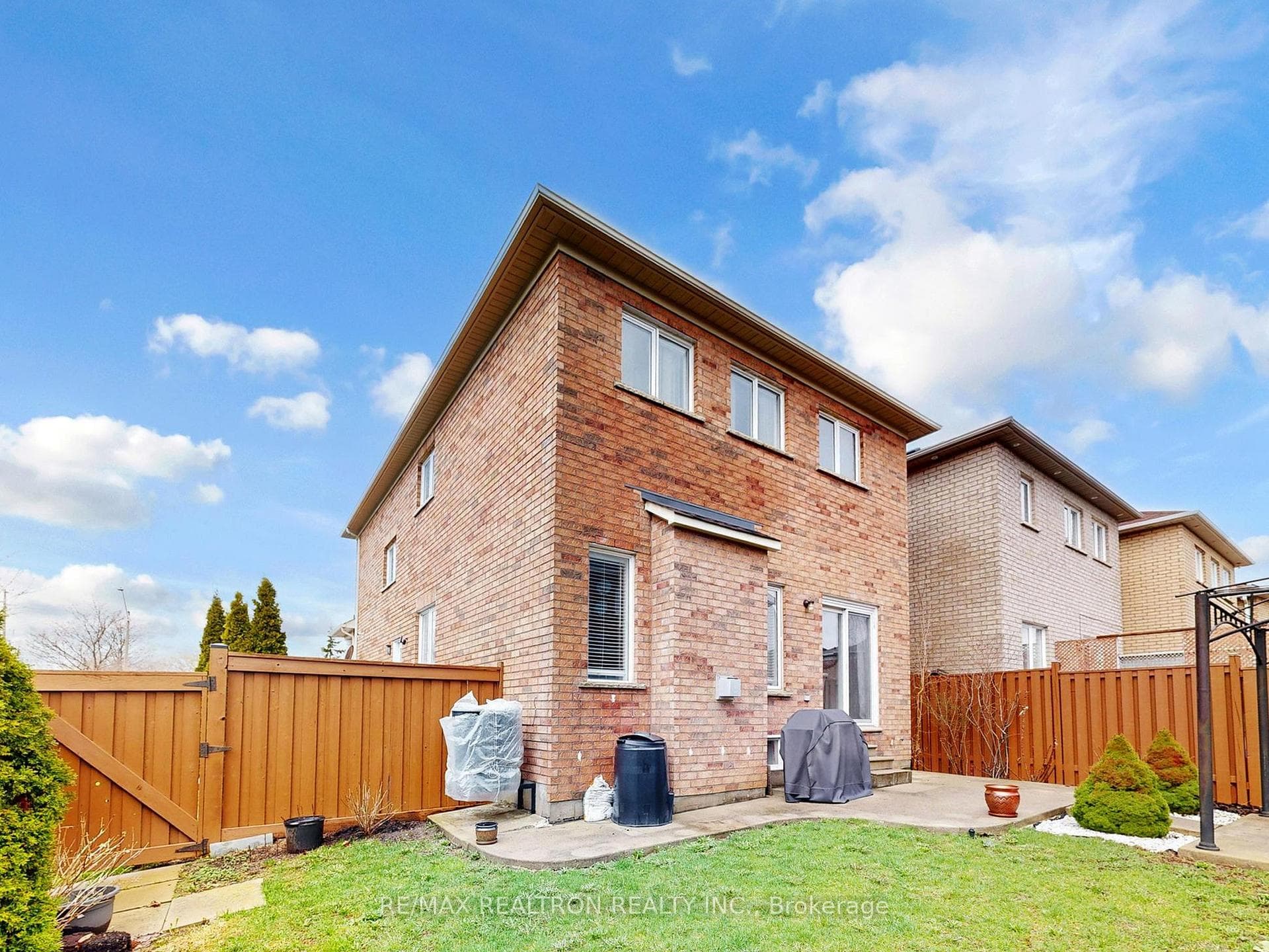 60 Colombo Crescent photo 46