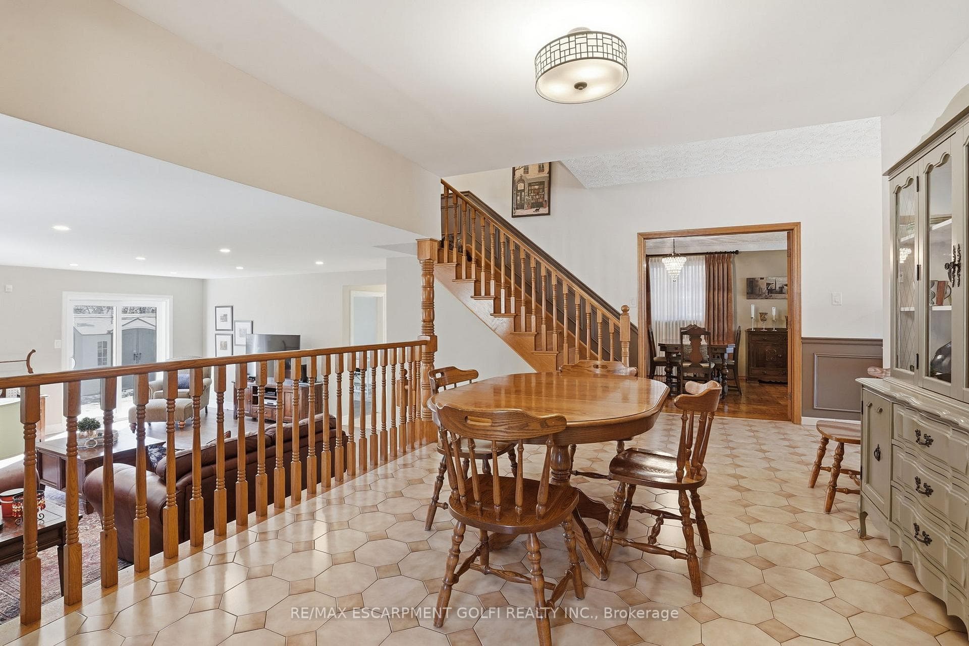 72 Oakridge Drive photo 13