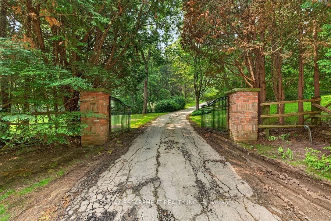 1376 Mineral Springs Road photo 2