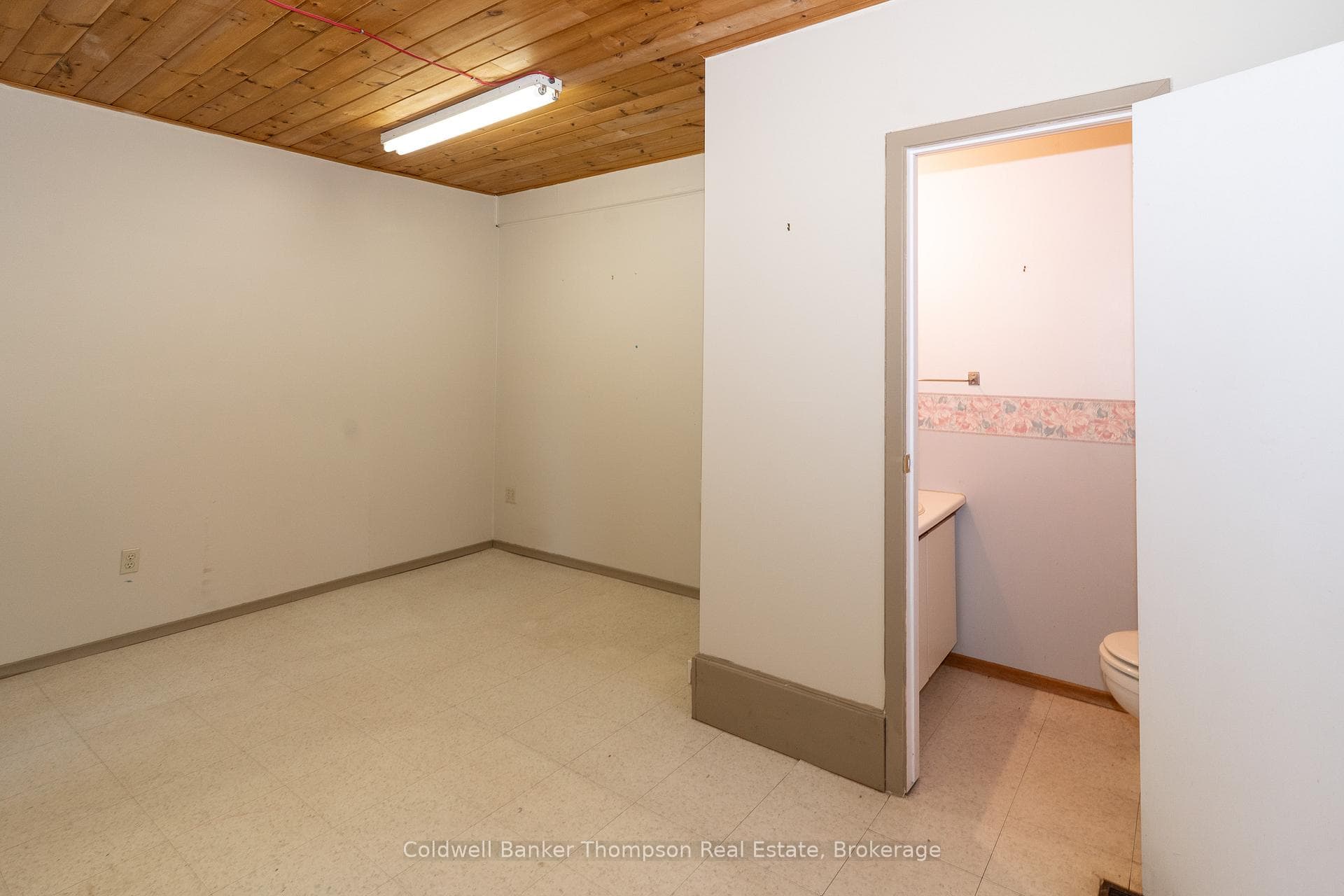 135 Ontario Street photo 32