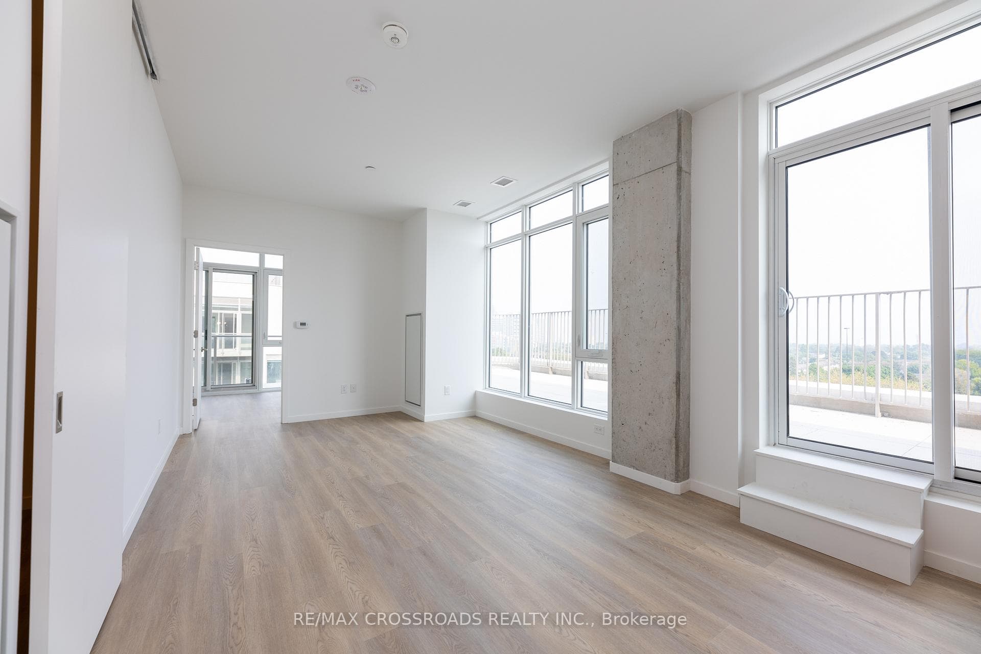 689 The Queensway N/A Unit 806 photo 26