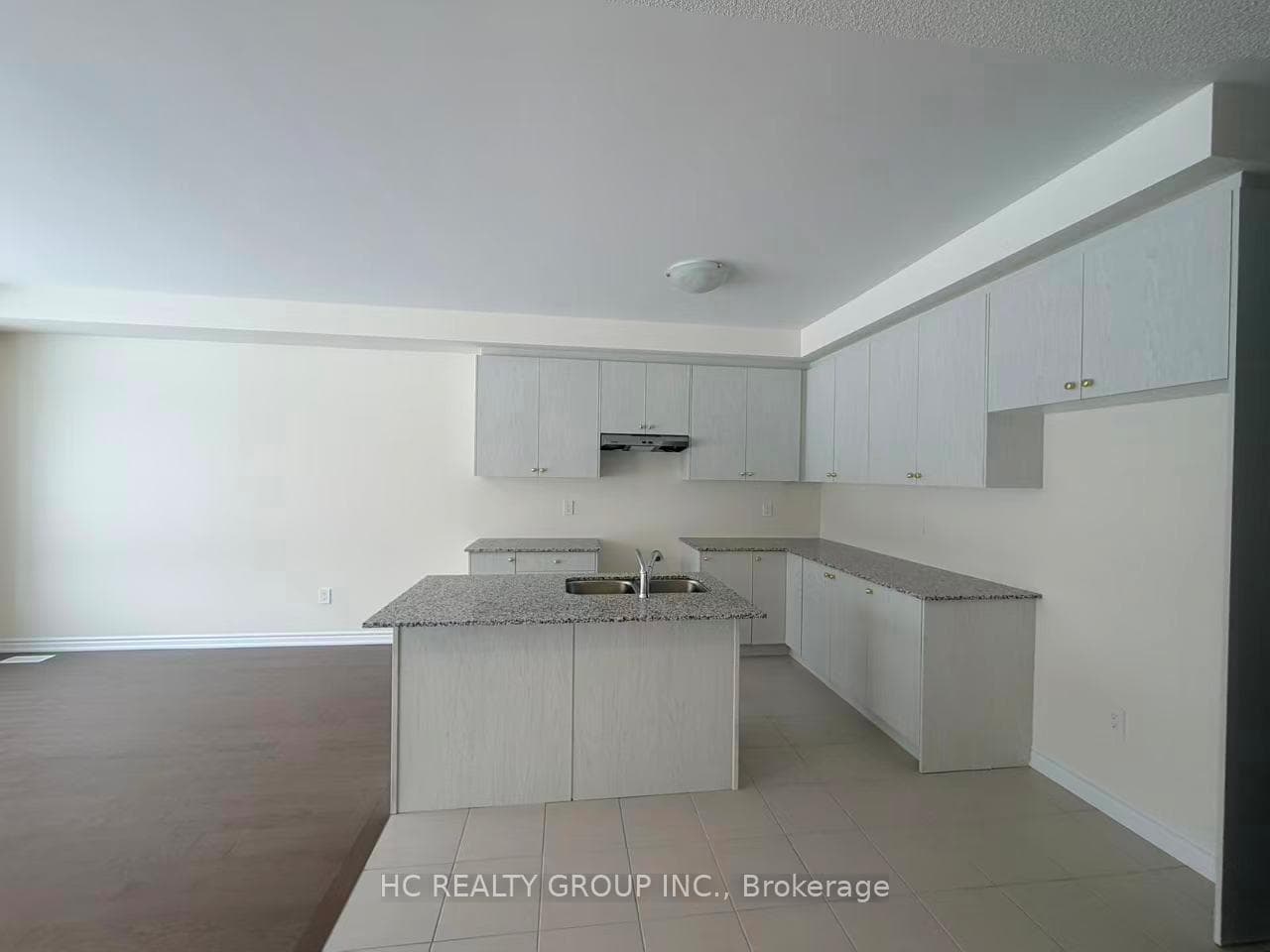 693 Ribstone Court photo 4