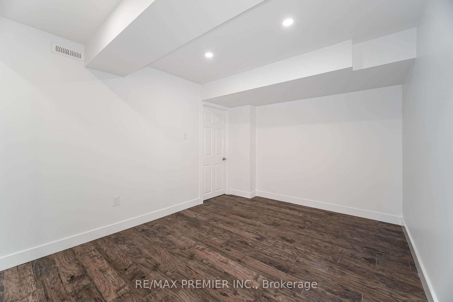 80 Heathcliffe Drive photo 30