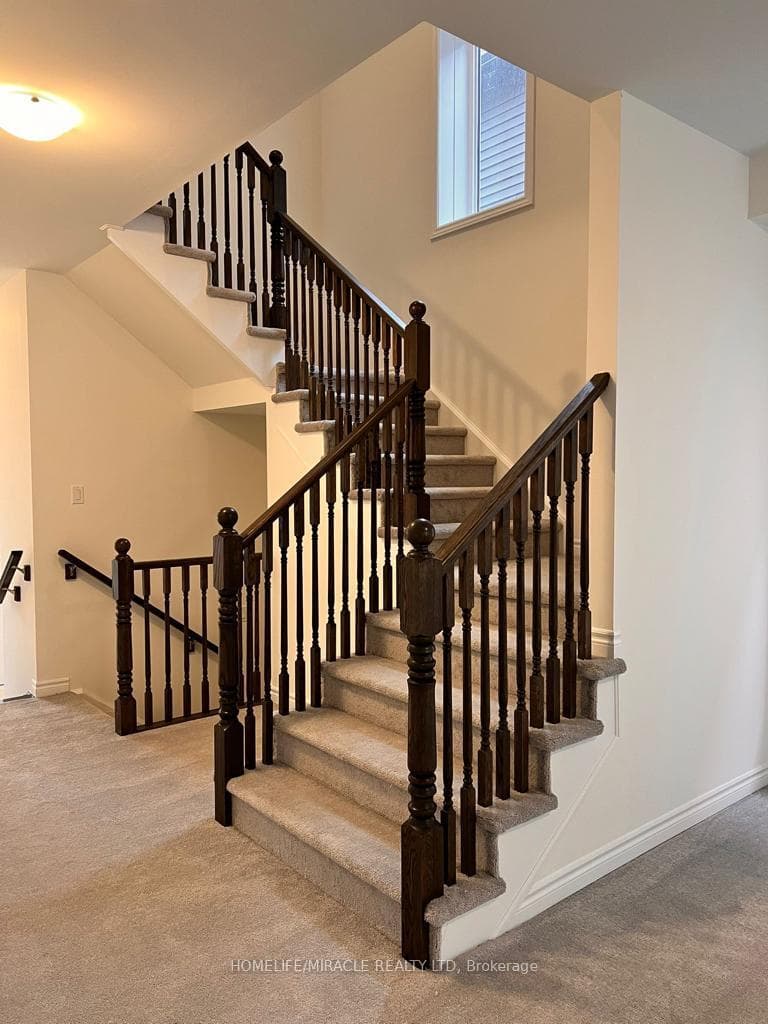 20 Tooker Drive photo 3