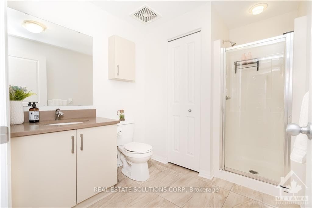 250 WINTERFELL Unit 401 photo 15