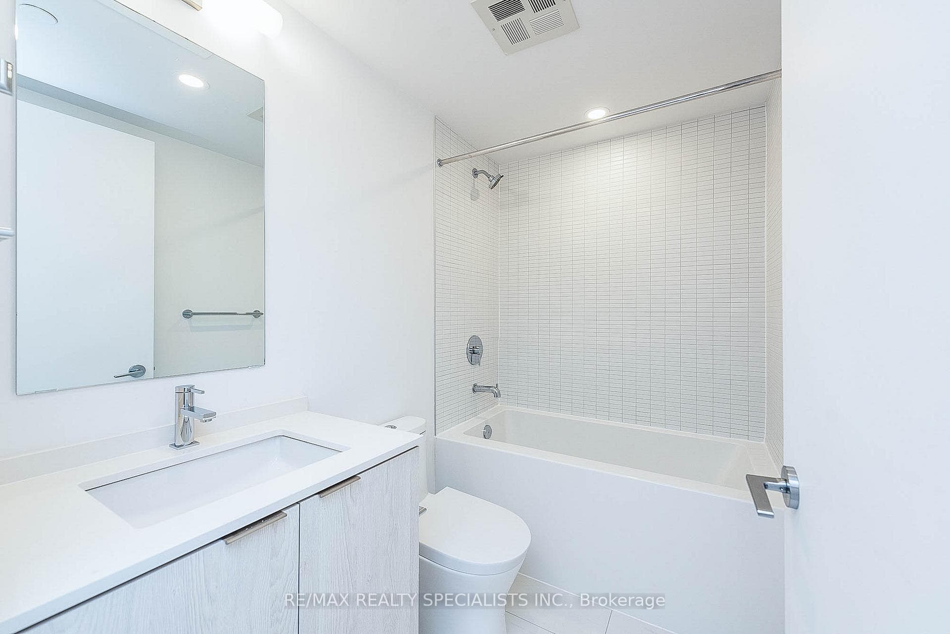 1 JARVIS Street Unit 712 photo 15
