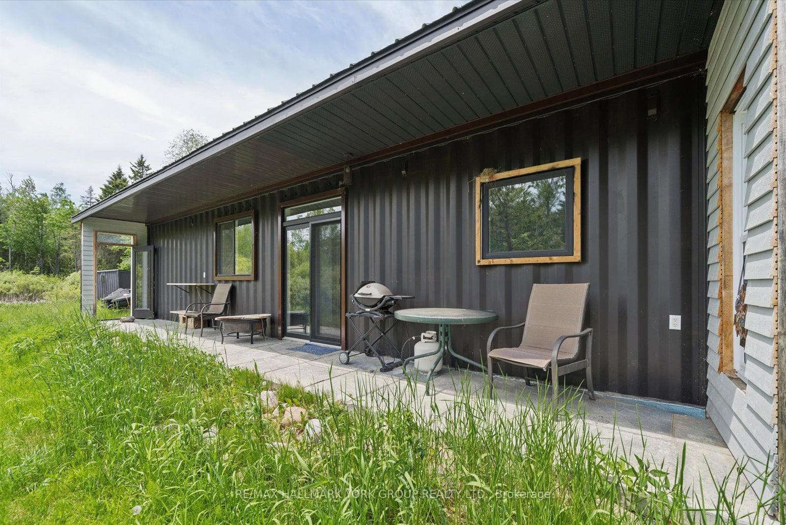 755 Country Lane photo 2