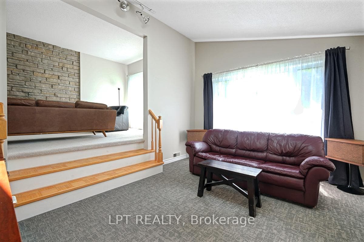 1772 Dunkirk Crescent photo 11