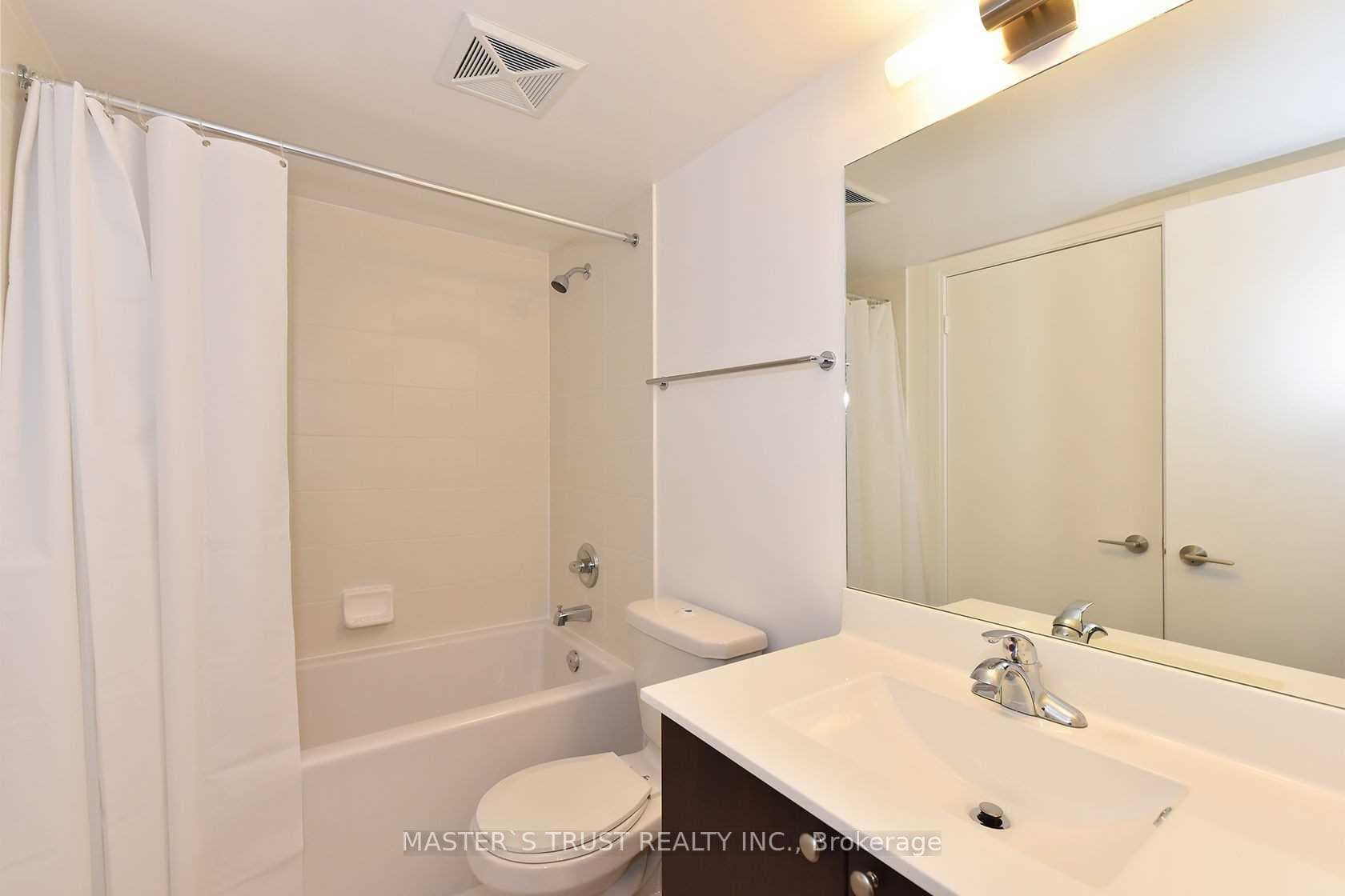 151 Village Green Square Unit 1807 photo 9