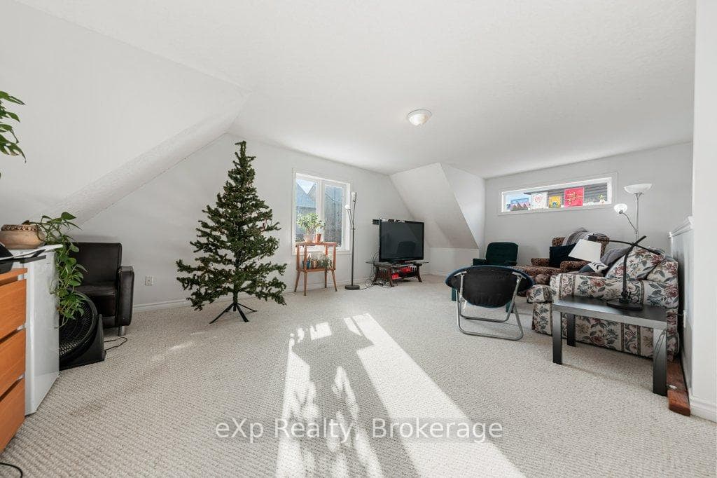 53 Truesdale Crescent photo 20
