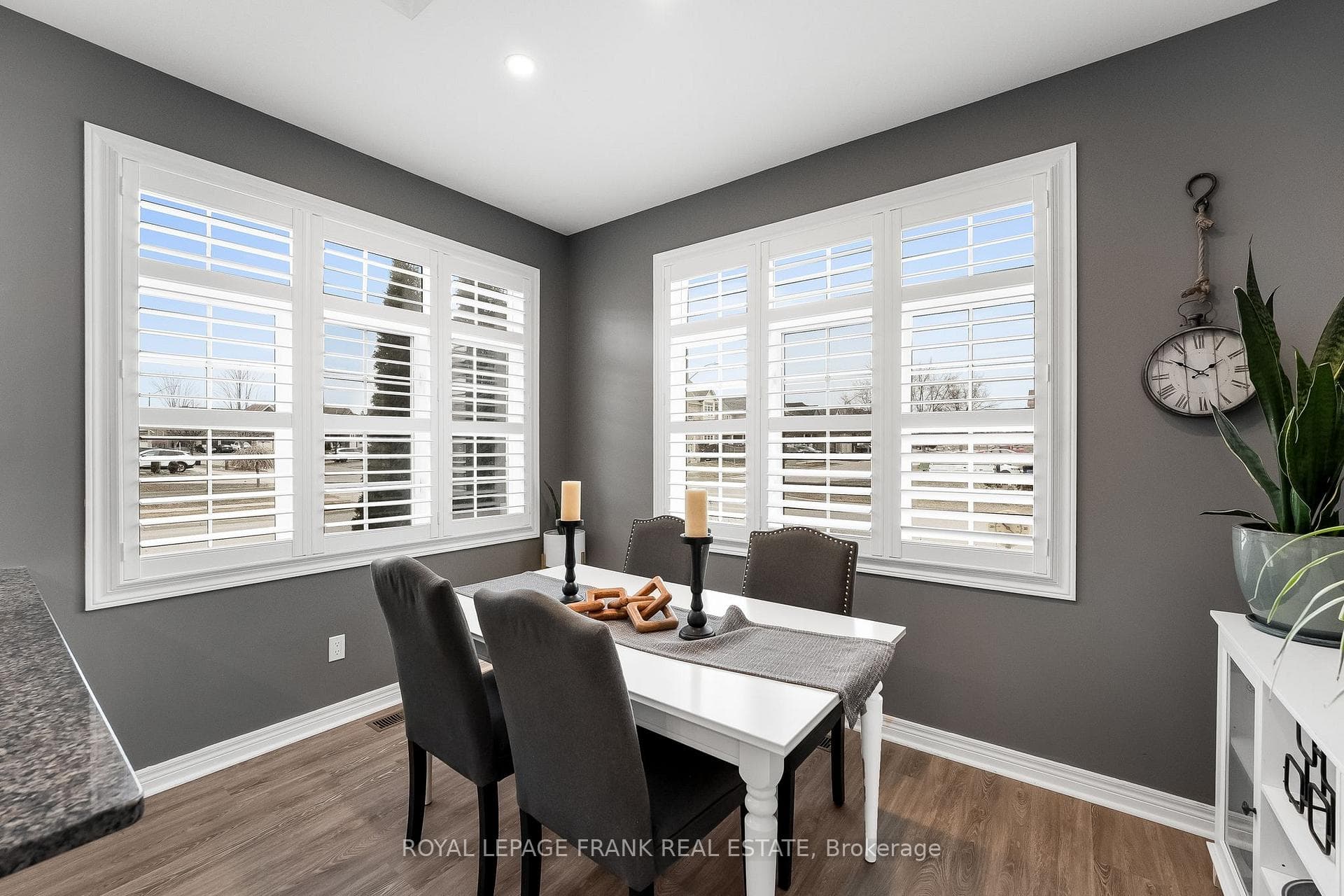 110 Piper Crescent photo 12