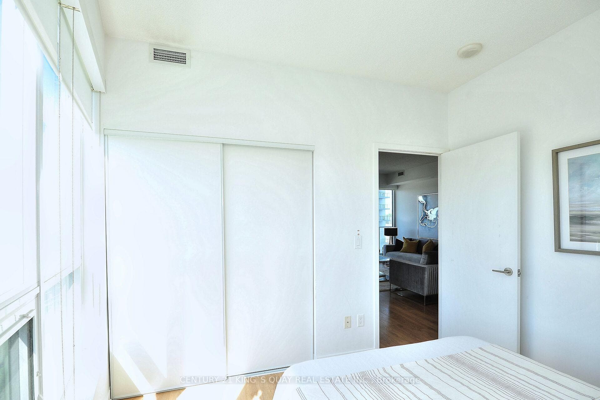 115 McMahon Drive Unit 811 photo 25