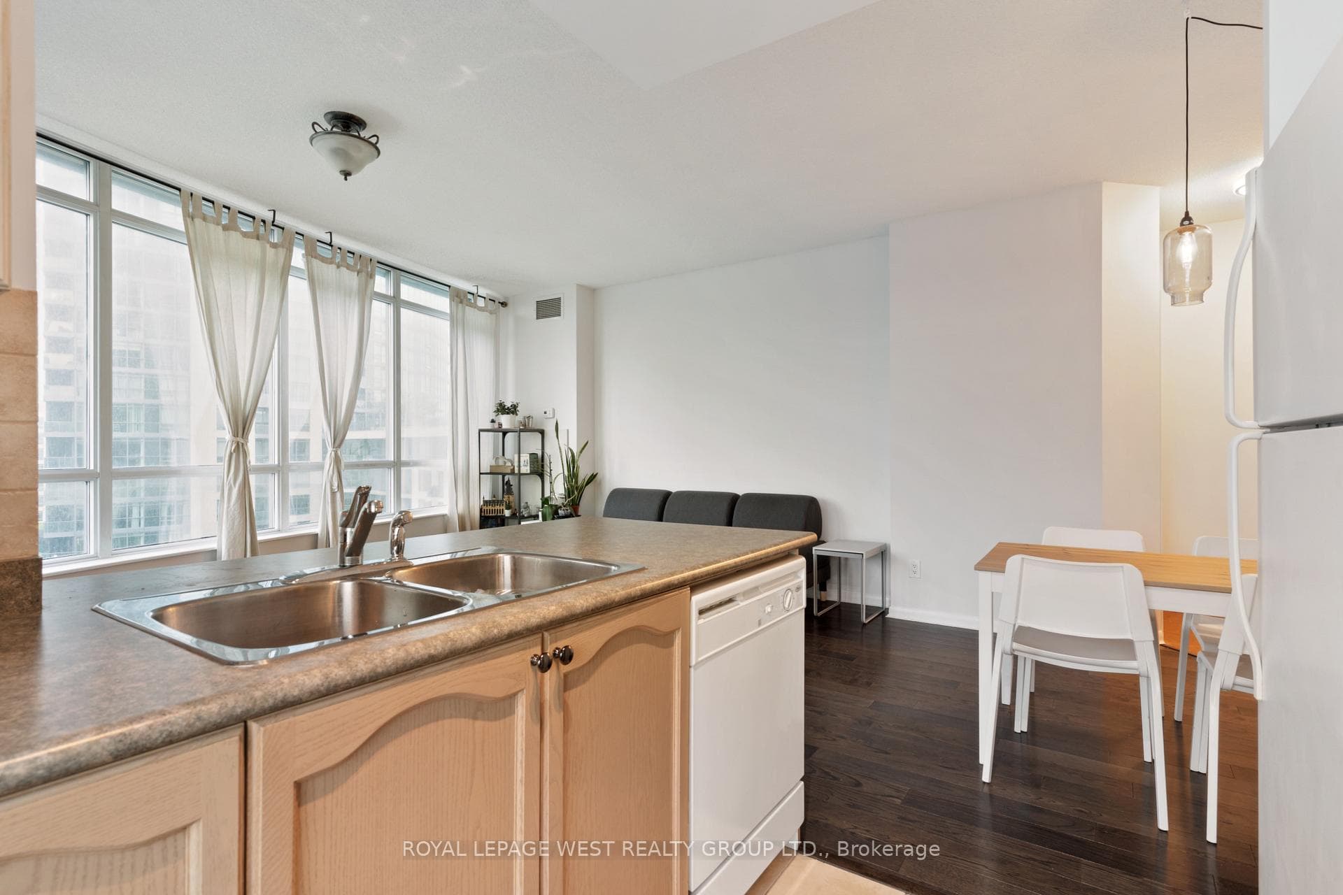 219 Fort York Boulevard Unit 703 photo 21