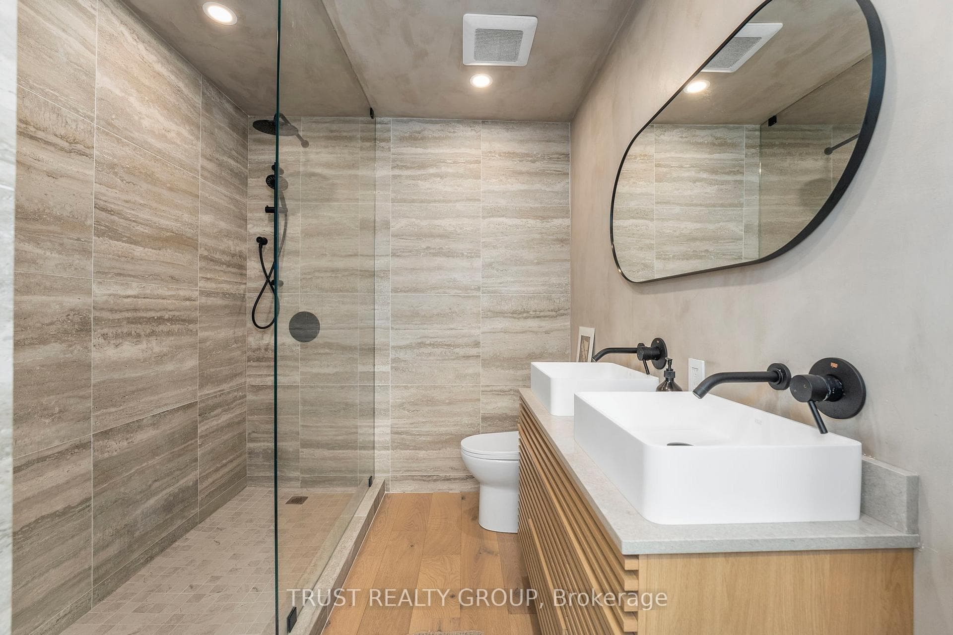 29 Perth Avenue photo 19