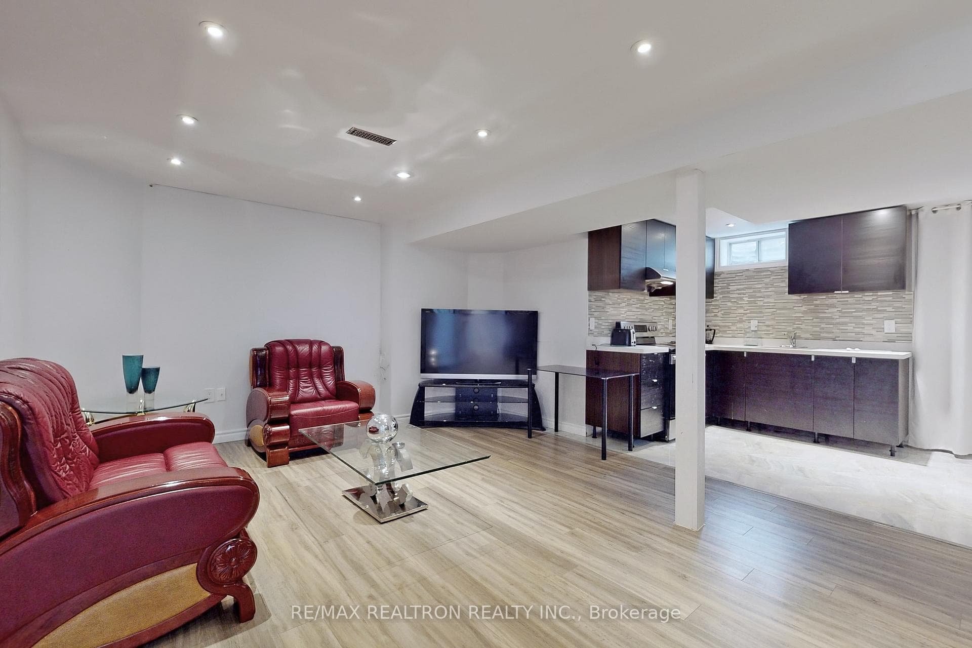 32 Subrisco Avenue Unit Bsmt photo 1