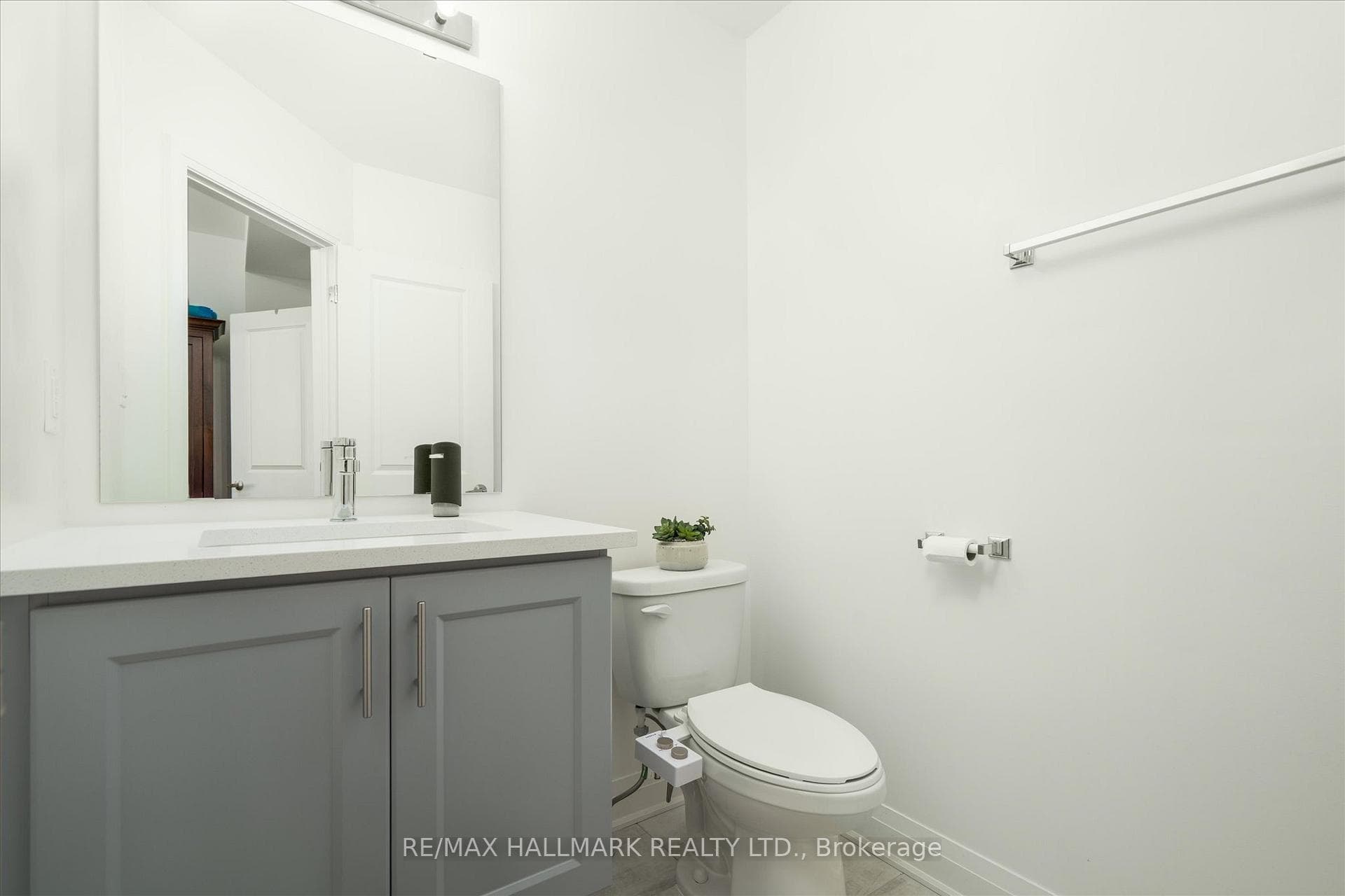 613 Port Darlington Road photo 21