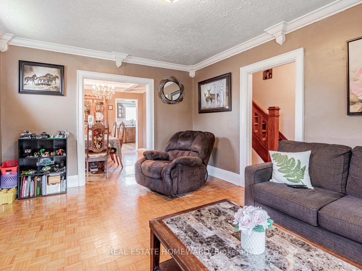 9 Thyra Avenue photo 9