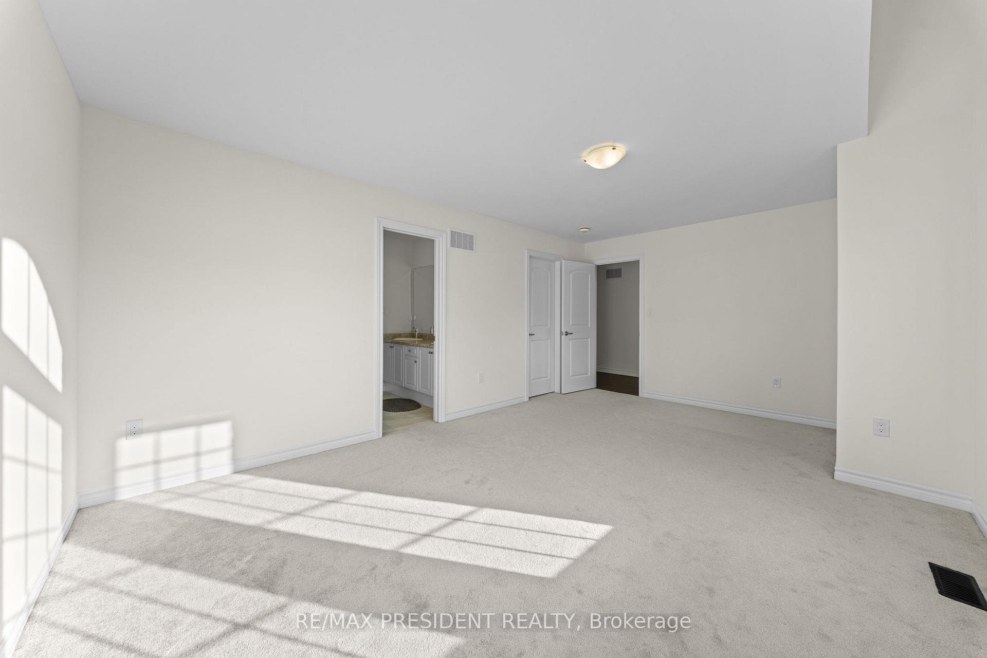 6 JENWOOD Crescent photo 36
