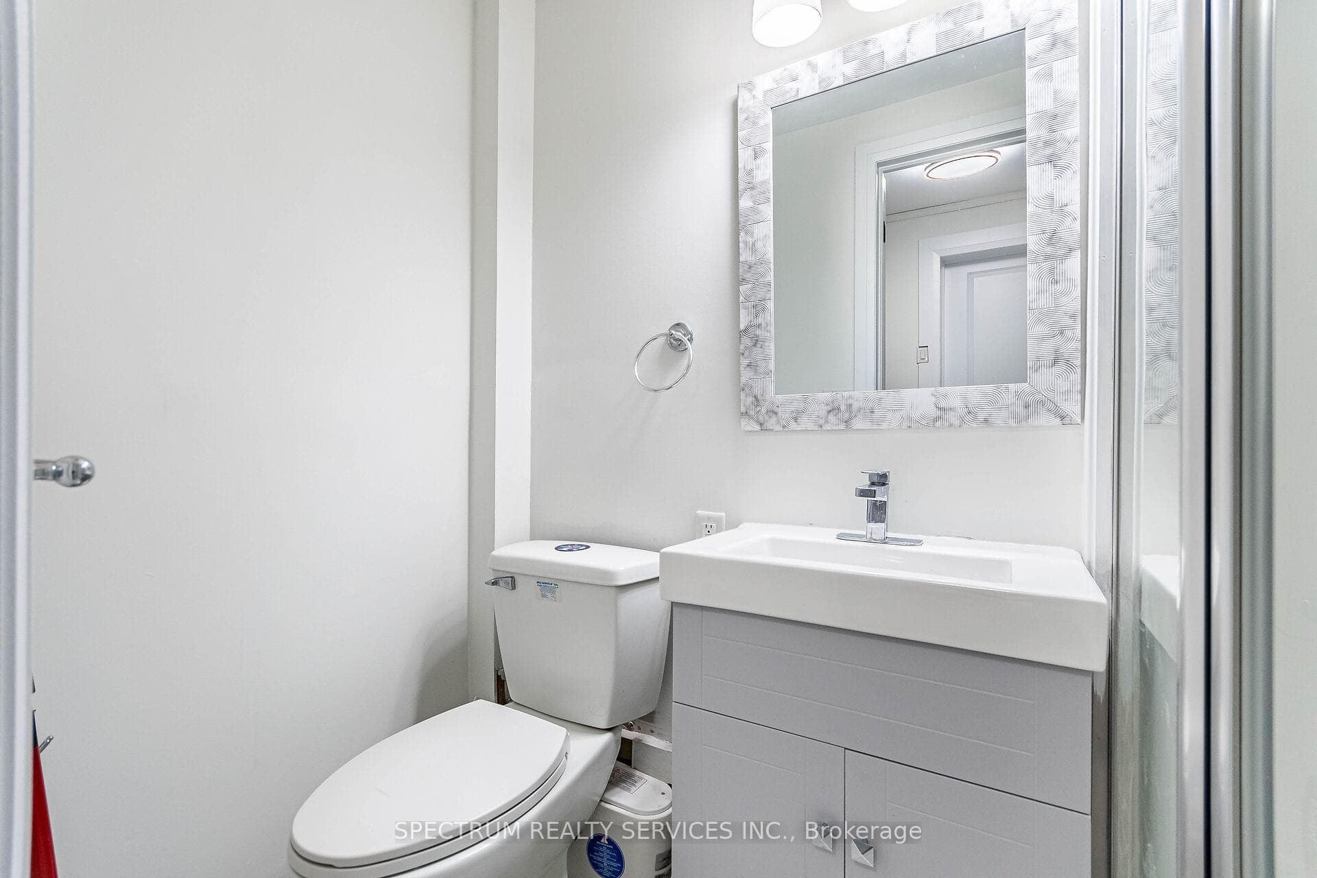 135 East Avenue photo 22
